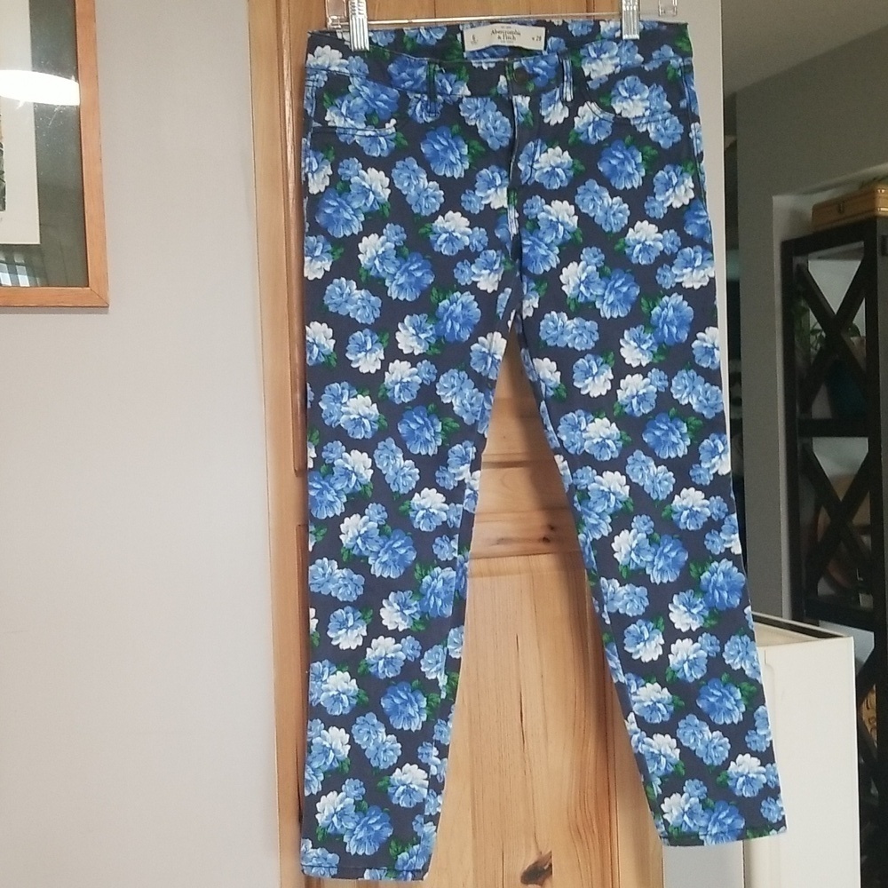 Abercrombie and Fitch Floral Skinny Jeans Size 6